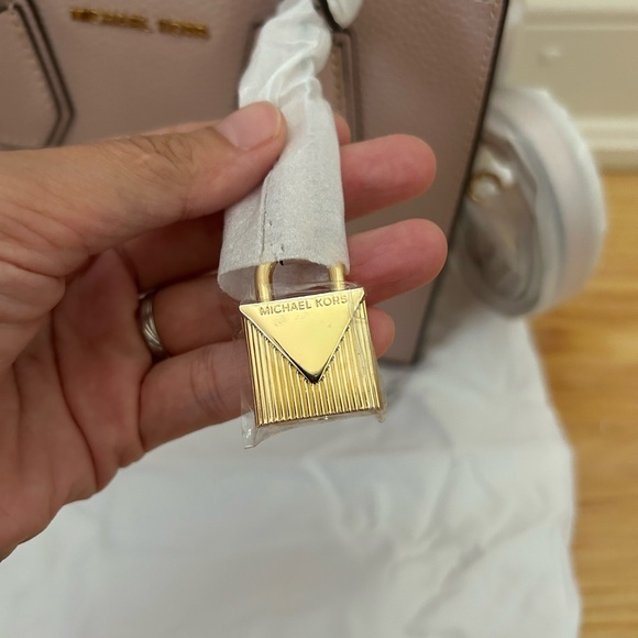 Michael Kors Mercer Dusty Pink Crossbody Bag - Picture 2 of 4